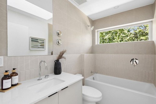 1-2124 8 Avenue E, Vancouver, BC - Indoor Photo Showing Bathroom
