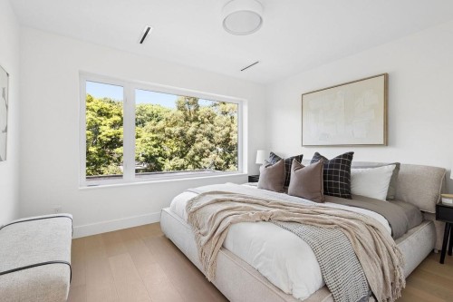 1-2124 8 Avenue E, Vancouver, BC - Indoor Photo Showing Bedroom