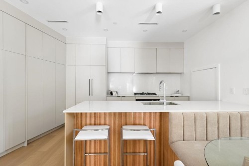 1-2124 8 Avenue E, Vancouver, BC - Indoor Photo Showing Kitchen With Upgraded Kitchen