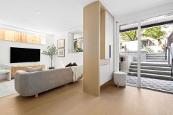 2-2124 8 Avenue E Vancouver, BC V5N 1V5