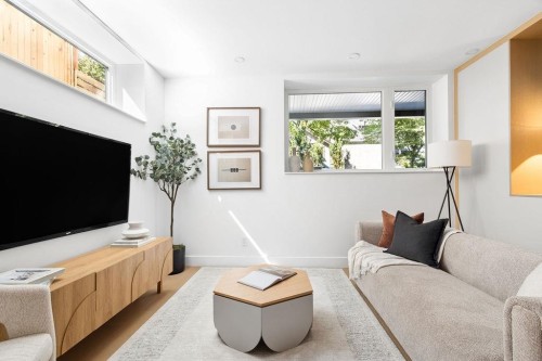 2-2124 8 Avenue E, Vancouver, BC - Indoor Photo Showing Living Room