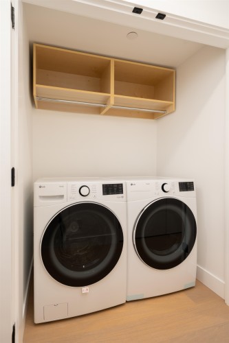 2-2124 8 Avenue E, Vancouver, BC - Indoor Photo Showing Laundry Room