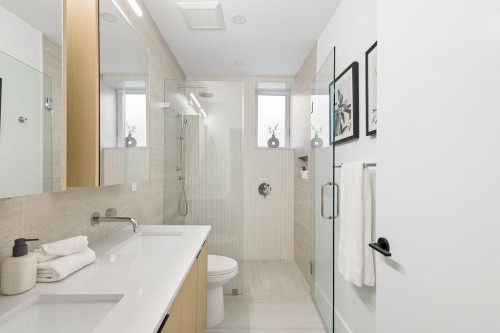2-2124 8 Avenue E, Vancouver, BC - Indoor Photo Showing Bathroom