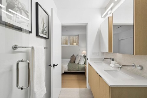 2-2124 8 Avenue E, Vancouver, BC - Indoor Photo Showing Bathroom