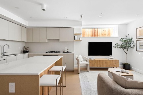 2-2124 8 Avenue E, Vancouver, BC - Indoor Photo Showing Kitchen With Upgraded Kitchen