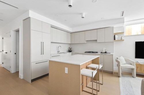 2-2124 8 Avenue E, Vancouver, BC - Indoor Photo Showing Kitchen