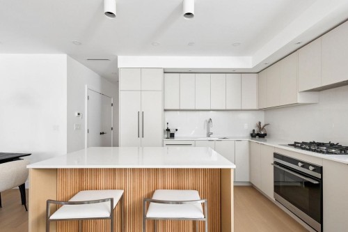 2-2124 8 Avenue E, Vancouver, BC - Indoor Photo Showing Kitchen With Upgraded Kitchen