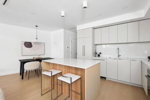 2-2124 8 Avenue E, Vancouver, BC - Indoor Photo Showing Kitchen With Upgraded Kitchen