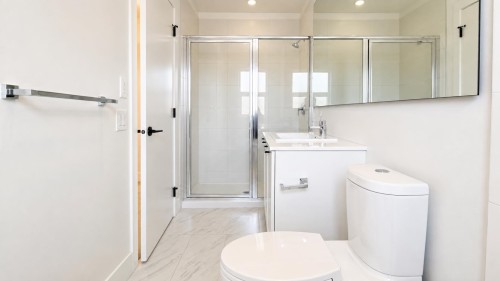 4-9735 University Crescent, Burnaby, BC - Indoor Photo Showing Bathroom