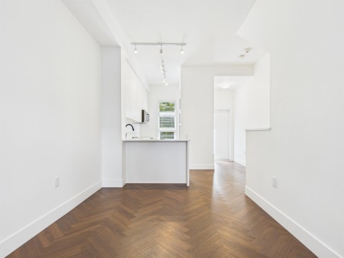4-9735 University Crescent, Burnaby, BC - Indoor