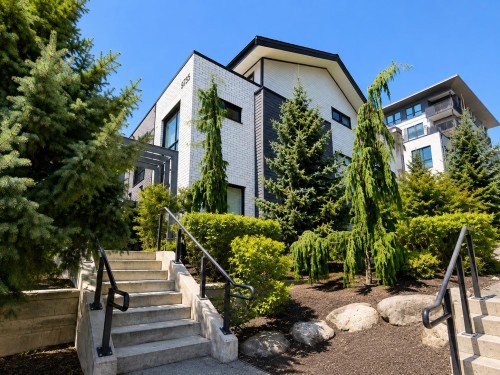 4-9735 University Crescent, Burnaby, BC - Outdoor
