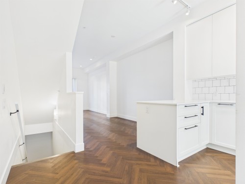 4-9735 University Crescent, Burnaby, BC - Indoor Photo Showing Other Room