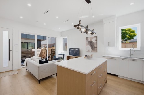 3016 19Th Avenue E, Vancouver, BC - Indoor