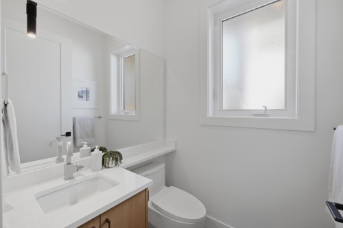 3016 19Th Avenue E, Vancouver, BC - Indoor Photo Showing Bathroom