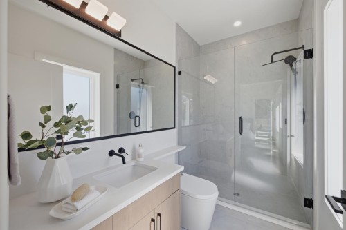 3016 19Th Avenue E, Vancouver, BC - Indoor Photo Showing Bathroom