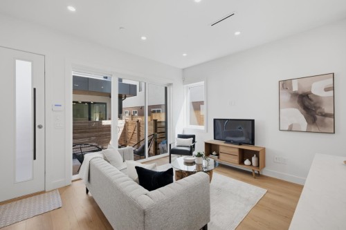 3016 19Th Avenue E, Vancouver, BC - Indoor Photo Showing Living Room