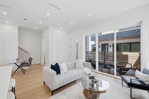3016 19Th Avenue E, Vancouver, BC - Indoor Photo Showing Living Room