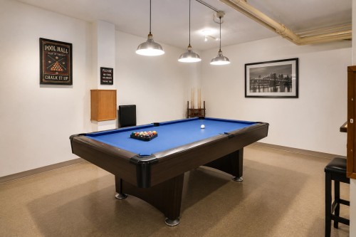 519-2012 Fullerton Avenue, North Vancouver, BC - Indoor Photo Showing Other Room