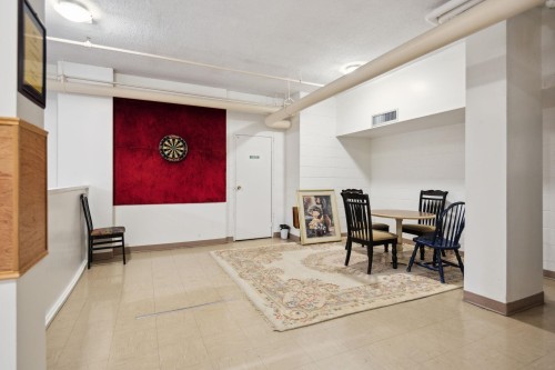 519-2012 Fullerton Avenue, North Vancouver, BC - Indoor Photo Showing Other Room