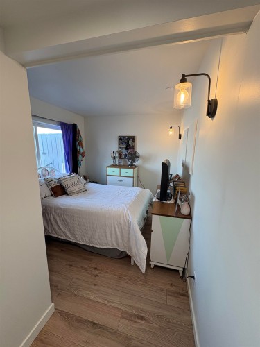 306-22347 Lougheed Highway, Maple Ridge, BC - Indoor Photo Showing Bedroom