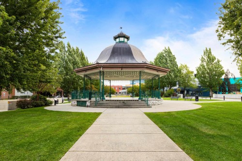 306-22347 Lougheed Highway, Maple Ridge, BC - Outdoor With Backyard