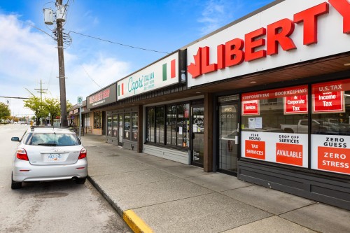 306-22347 Lougheed Highway, Maple Ridge, BC - Outdoor