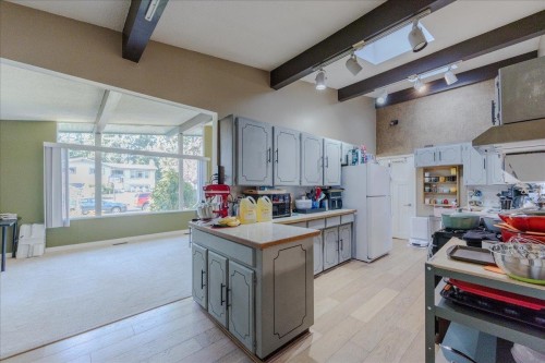 21784 Donovan Avenue, Maple Ridge, BC - Indoor Photo Showing Kitchen