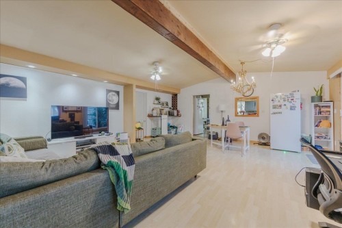 21784 Donovan Avenue, Maple Ridge, BC - Indoor Photo Showing Living Room