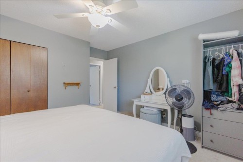 21784 Donovan Avenue, Maple Ridge, BC - Indoor Photo Showing Bedroom