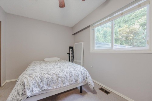 21784 Donovan Avenue, Maple Ridge, BC - Indoor Photo Showing Bedroom