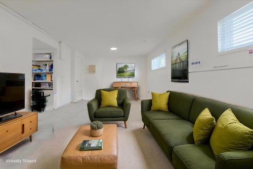 21784 Donovan Avenue, Maple Ridge, BC - Indoor Photo Showing Living Room
