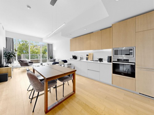 203-6622 Pearson Way, Richmond, BC - Indoor Photo Showing Kitchen