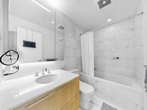 203-6622 Pearson Way, Richmond, BC - Indoor Photo Showing Bathroom
