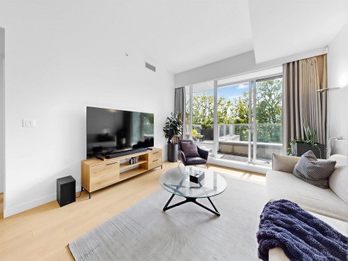 203-6622 Pearson Way, Richmond, BC - Indoor Photo Showing Living Room