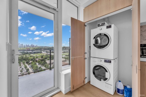 1803-2425 Alpha Avenue, Burnaby, BC - Indoor Photo Showing Laundry Room