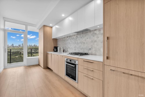 1803-2425 Alpha Avenue, Burnaby, BC - Indoor Photo Showing Kitchen