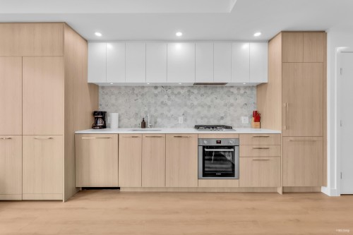 1803-2425 Alpha Avenue, Burnaby, BC - Indoor Photo Showing Kitchen