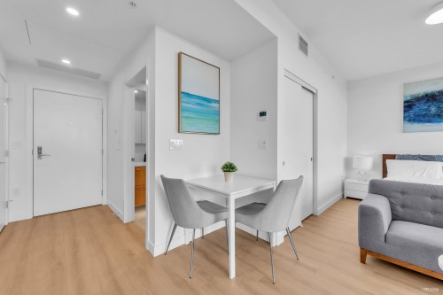 1803-2425 Alpha Avenue, Burnaby, BC - Indoor Photo Showing Dining Room
