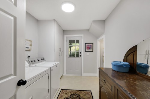 1014 Lanark Place, Squamish, BC - Indoor Photo Showing Laundry Room