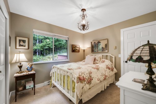 1014 Lanark Place, Squamish, BC - Indoor Photo Showing Bedroom