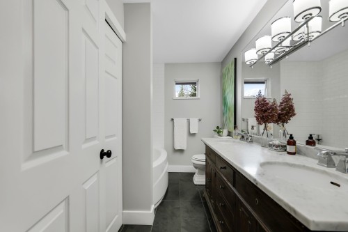 1014 Lanark Place, Squamish, BC - Indoor Photo Showing Bathroom