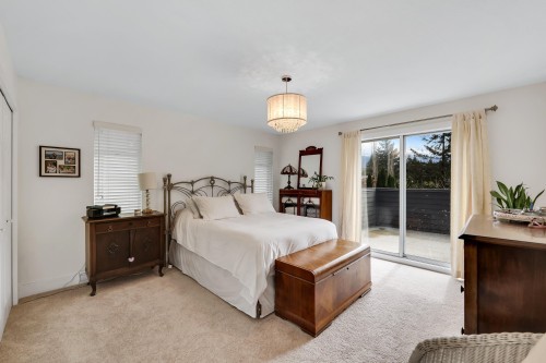 1014 Lanark Place, Squamish, BC - Indoor Photo Showing Bedroom