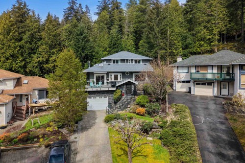 1014 Lanark Place, Squamish, BC - Outdoor With Facade