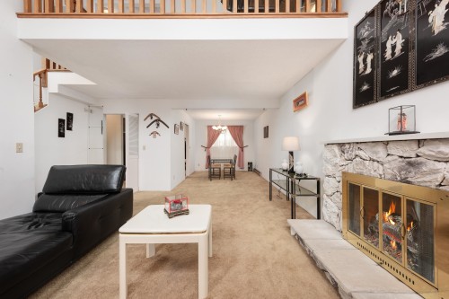 9241 Kingsley Court, Richmond, BC - Indoor Photo Showing Living Room With Fireplace