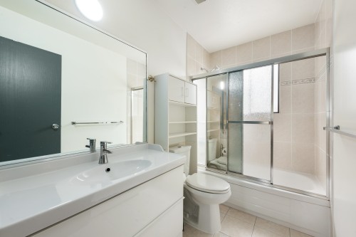 9241 Kingsley Court, Richmond, BC - Indoor Photo Showing Bathroom
