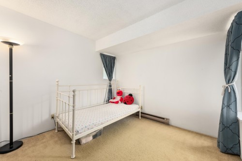 9241 Kingsley Court, Richmond, BC - Indoor Photo Showing Bedroom