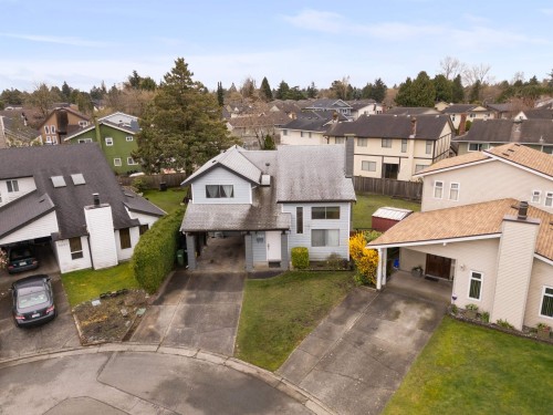9241 Kingsley Court, Richmond, BC - Outdoor With Facade