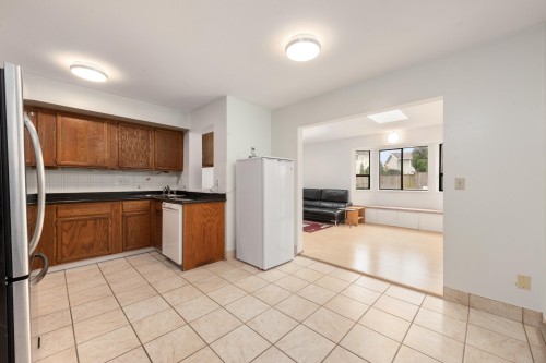 9241 Kingsley Court, Richmond, BC - Indoor Photo Showing Kitchen
