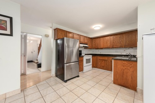 9241 Kingsley Court, Richmond, BC - Indoor Photo Showing Kitchen