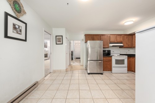 9241 Kingsley Court, Richmond, BC - Indoor Photo Showing Kitchen